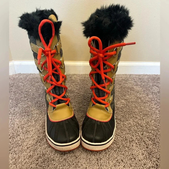 Canadiana Women’s Faux Fur Lace Up Waterproof Winter Snow Boots Size 6 - Picture 2 of 7